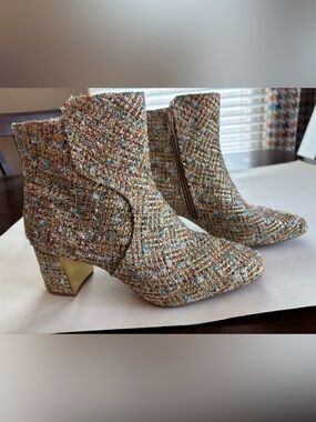 Alex Marie Tweed Ankle Boots in Multi-Colors of Gold, Teal, Brn & Red. Sz 8.5